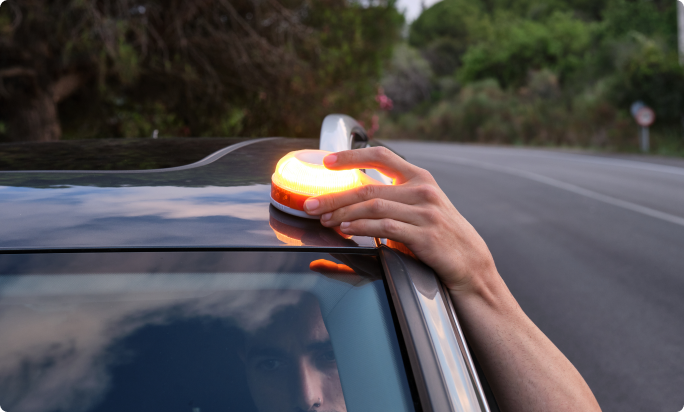 coches en carreteras con balizas conectadas a la dgt