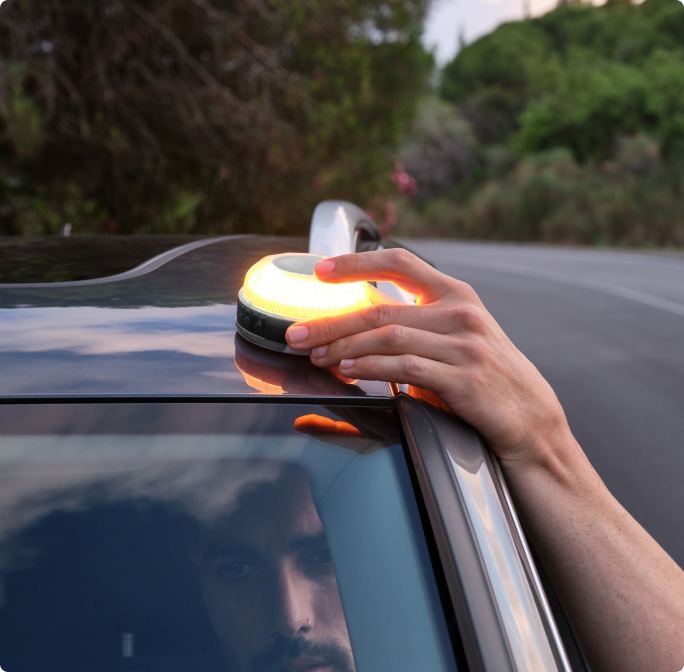 ¿Es obligatorio llevar la luz V16 en el coche?